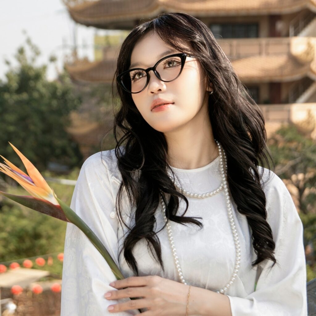 gọng kính mắt mèo