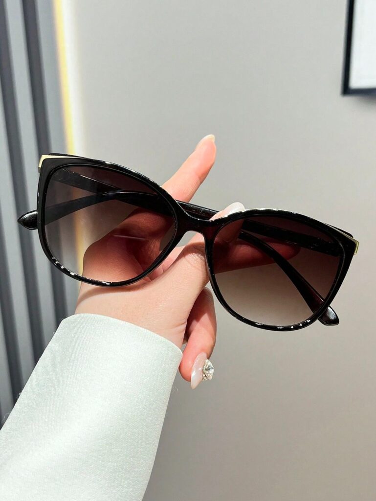 gọng kính mắt mèo mảnh hay bản to